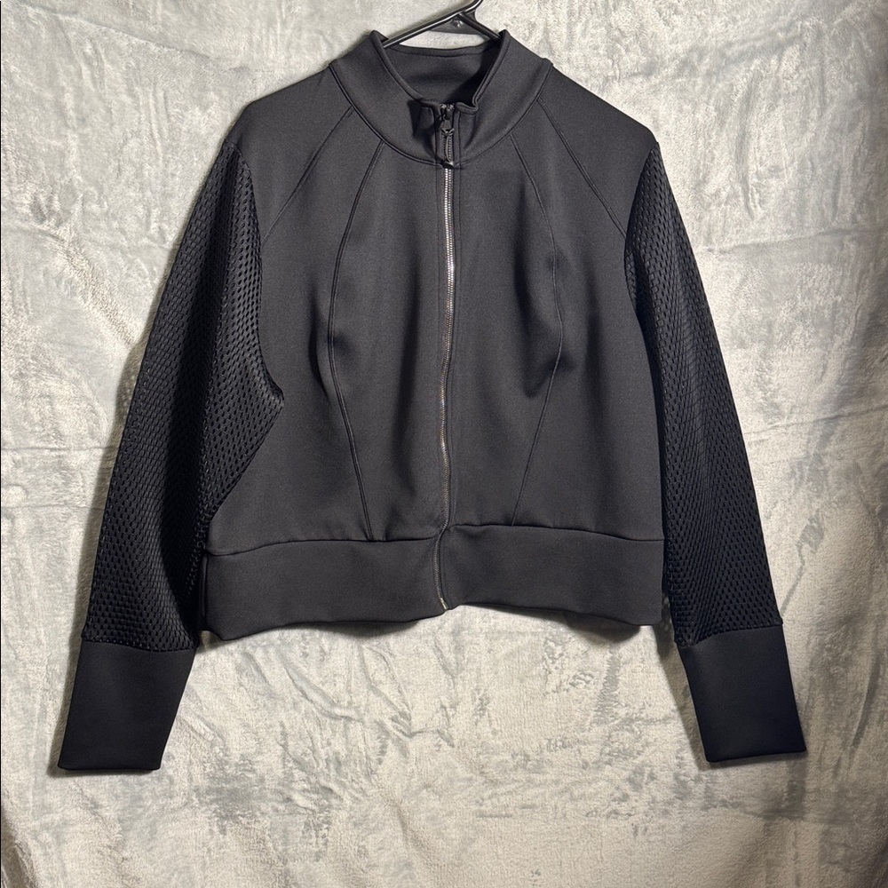 Livi Active jacket Women's Plus size 18 / 20 mesh sleeves‎ details black short